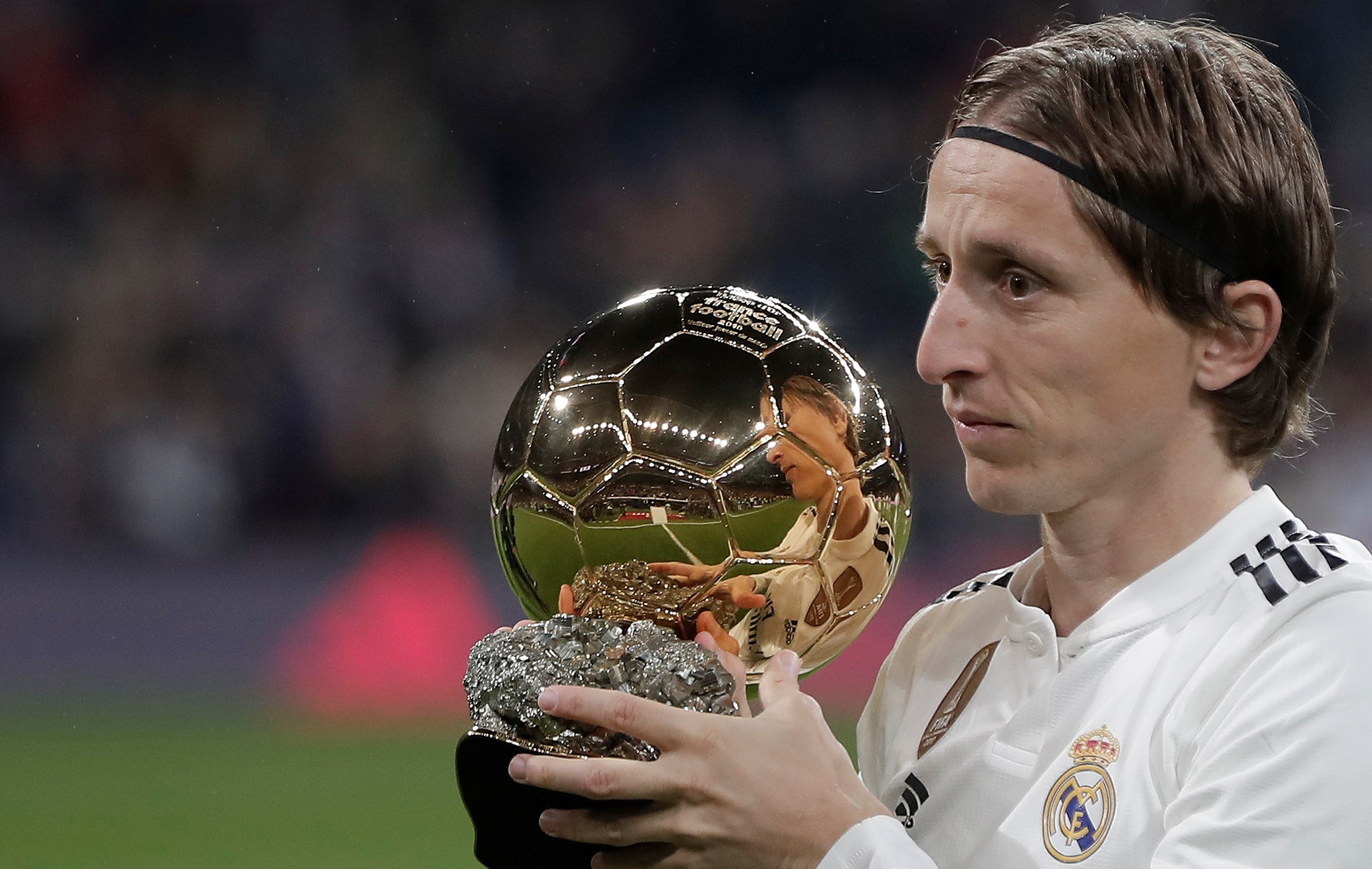 观众只为IG欢呼，BLG鸦雀无声！BLG赢下IG现场成为图书馆